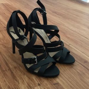 Black wrapped heels 👠